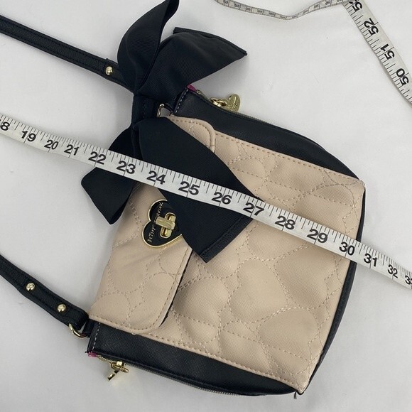 Betsey Johnson Women's Quilted Colorblock Bow Accent Crossbody Bag Cream Black - Picture 9 of 9